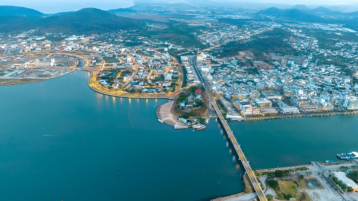 The World's Most Fascinating Borderland Cities: Where Cultures Intertwine